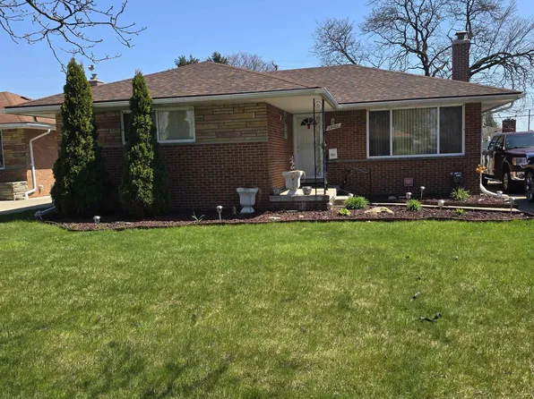 24900 Roxana Ave, Eastpointe, MI 48021