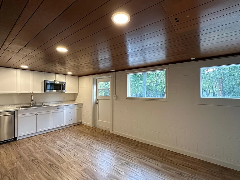 1648 Higgins Rd SE #C — Photo 3