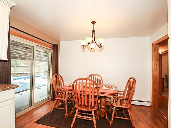 5th image of 7051 Laurel Dr