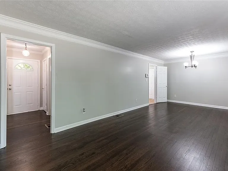1947 Farris Dr — Photo 8