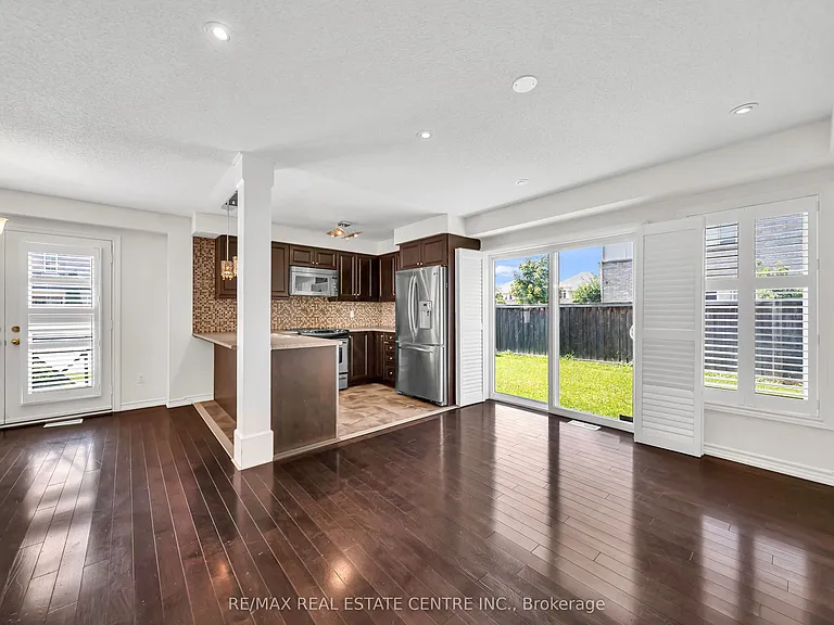 4215 Cole Cres — Photo 24
