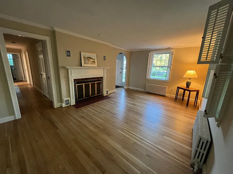 180 Washington Rd — Photo 4