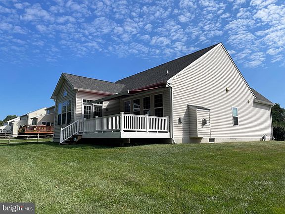4th image of 429 Highland Ct