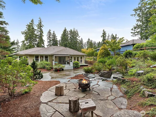 321 E Fairway Dr, Allyn, WA 98524