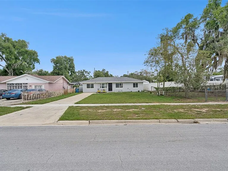 210 E Palm St — Photo 4