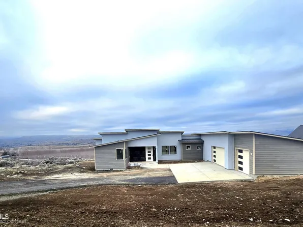 151 Lookout Point Dr, Selah, WA 98942