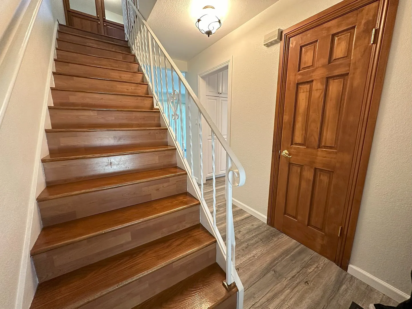 Beautiful 2 Story 2 Bed 1.5 bath Townhouse — Photo 3