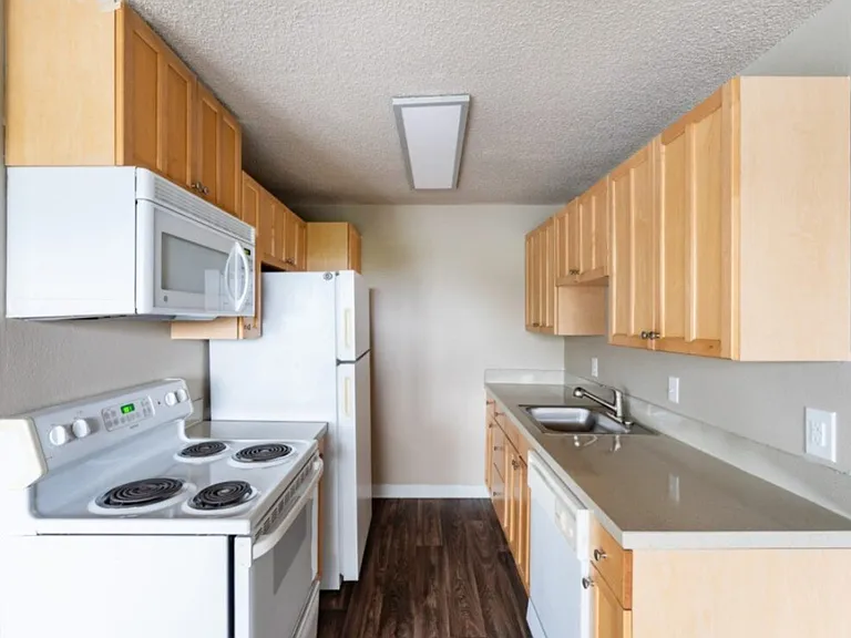 COURTYARD APTS-MUKILTEO — Photo 32