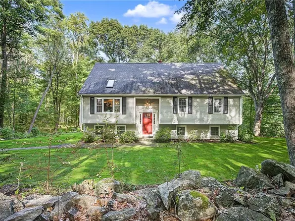 39 Cook Rd, Cumberland, RI 02864