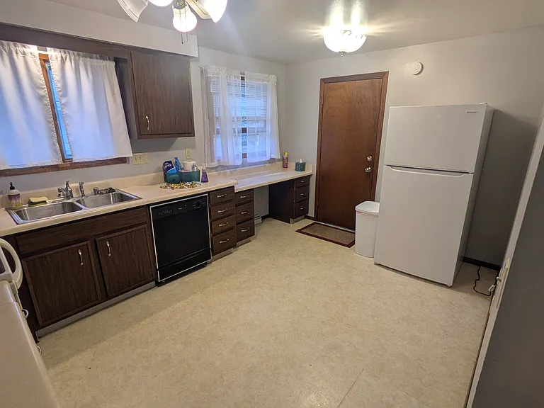 2519 N Taylor Dr — Photo 5