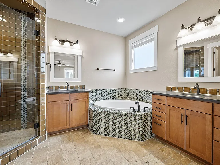 1704 Cedar Bend Dr #5B — Photo 16