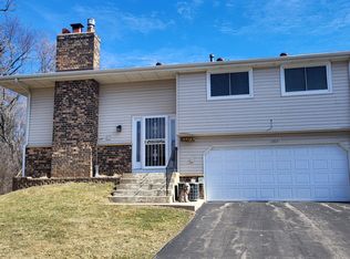 1707 Hickory Hill Dr, Saint Paul, MN 55122