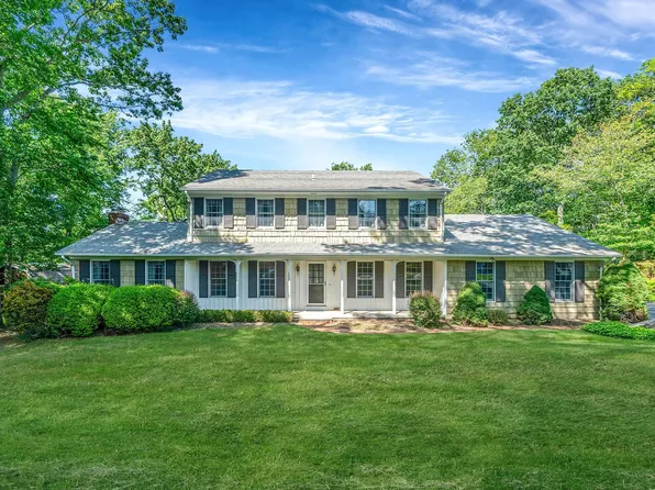 7 Sandpiper Court, Shoreham, NY 11786