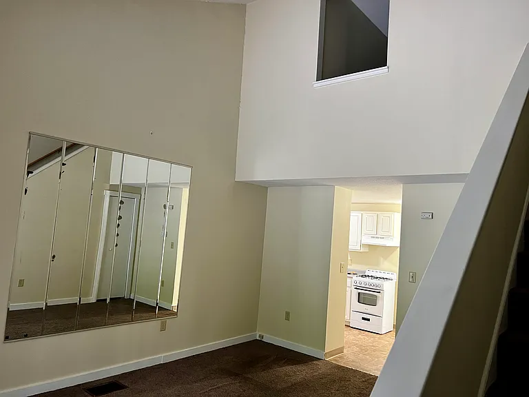 4 Adams Circle Apartments — Photo 11