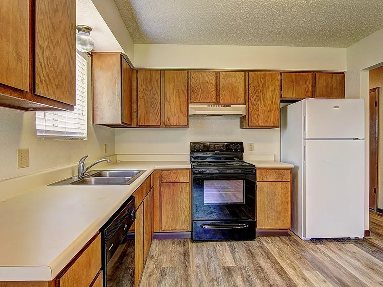 3810 Brookhill Dr — Photo 5