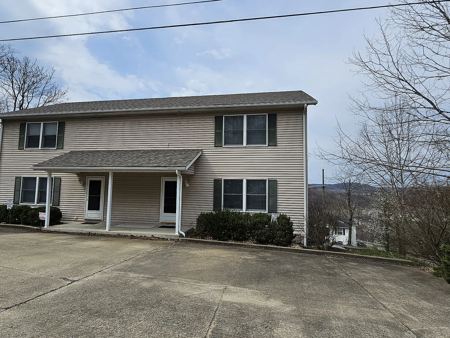 4 bed, 4.5 bath, 2200 sqft, $1,600 — Photo 2