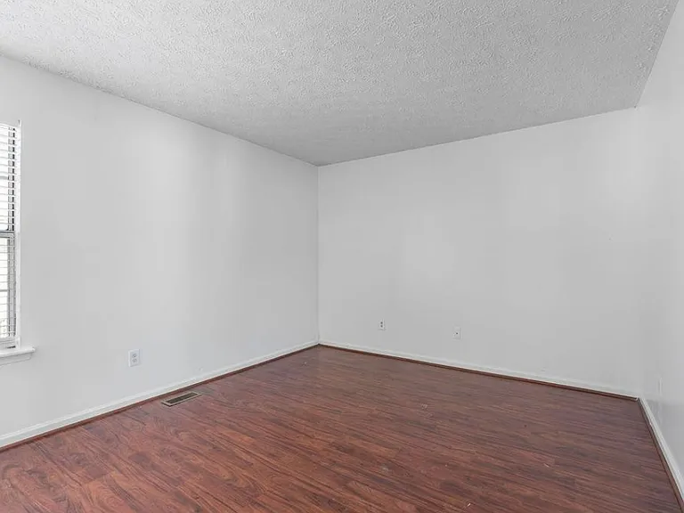 8228 Wynewood Ct — Photo 14