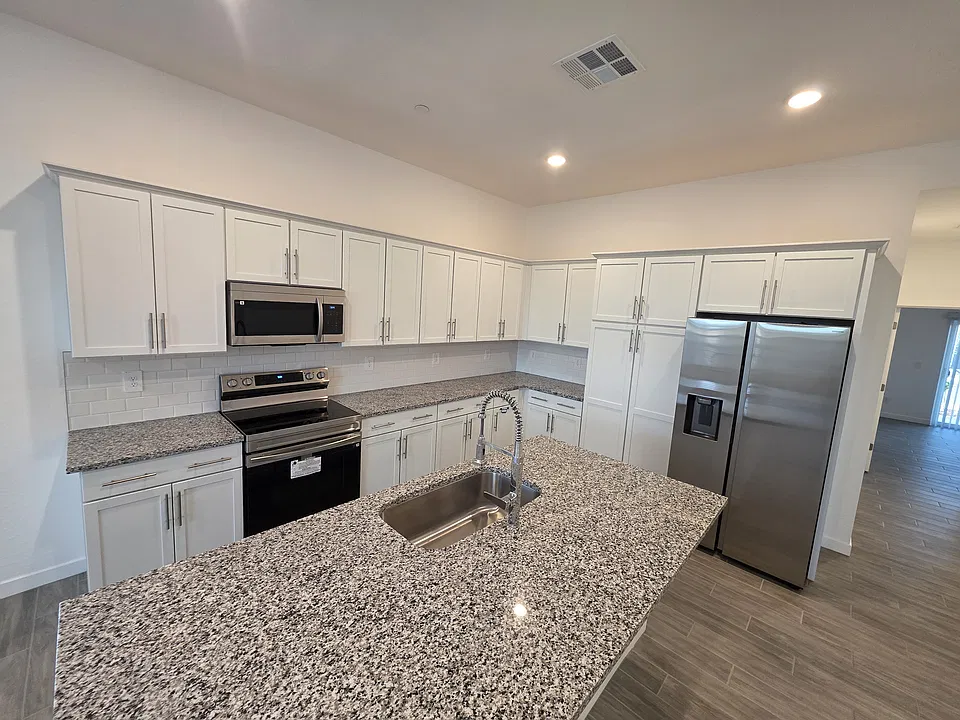 8232 E University Dr #129