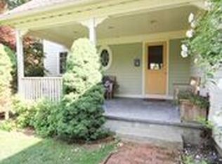 12 Jesse Davis Ln, Barrington, RI 02806