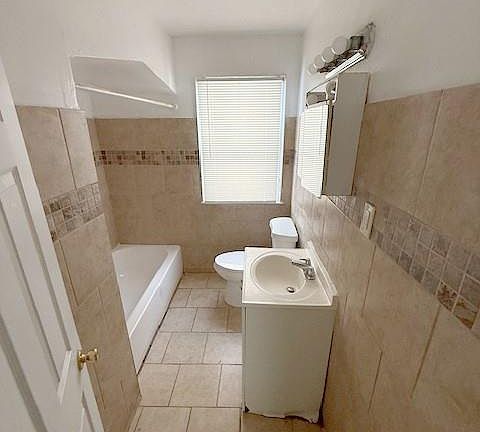 5th image of 12809 Kilbourne St