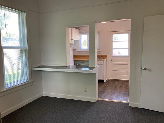5th image of 702 1/2 W Franklin St #702-1/2