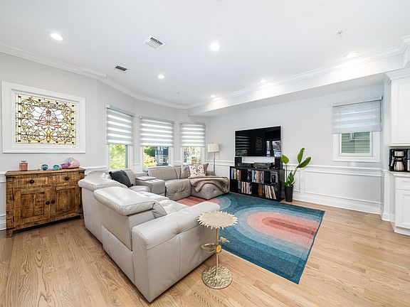 3rd image of 41 Bentley Ave #2