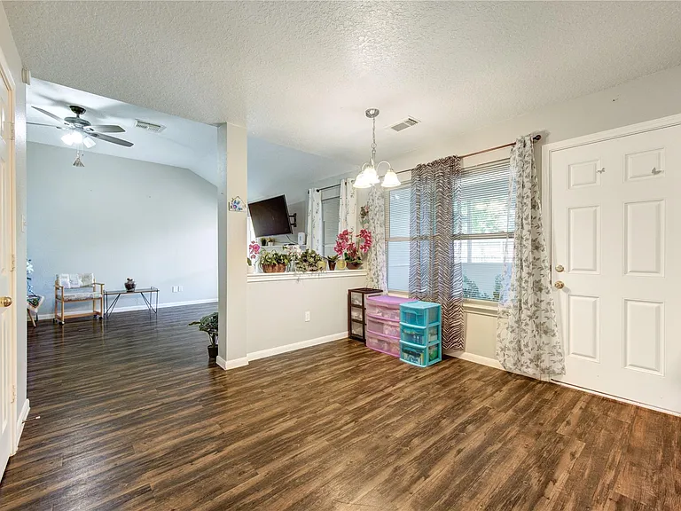 7302 Greenwood Point Dr — Photo 7