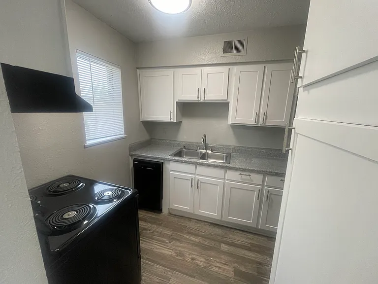 Modern Waco Living Zero Deposit Apartments Near Baylor, 1800 Waco — Photo 144