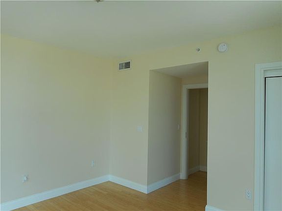 4th image of 540 West Ave APT 511