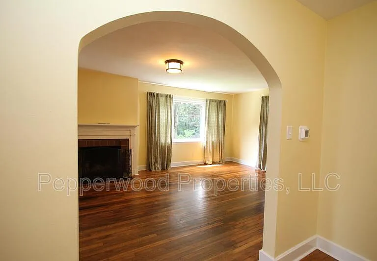 111 Timothy St — Photo 17
