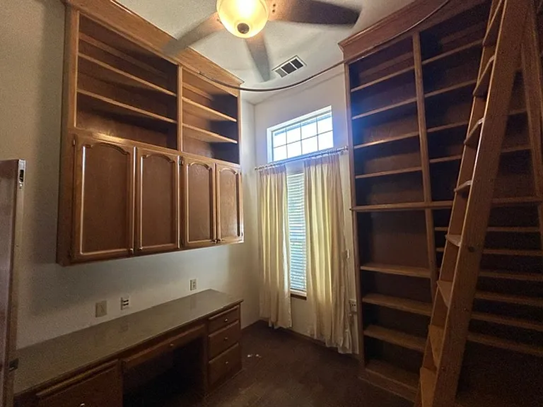5730 W Laura Ct — Photo 8