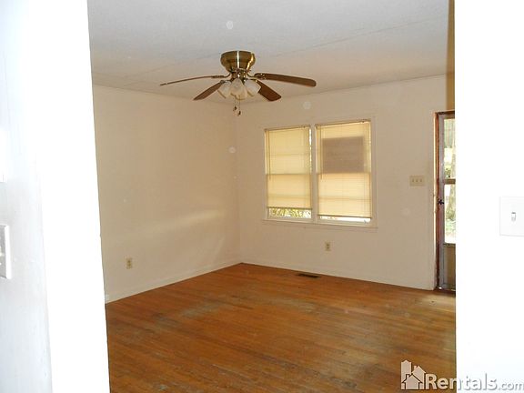 2nd image of 300B Amherst Dr