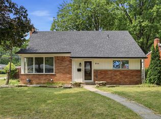 711 Jamaica Dr, Troy, MI 48083
