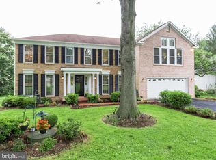 912 Riva Ridge Dr, Great Falls, VA 22066