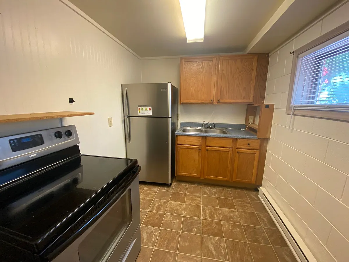 Building Photo - 744 Crescent Dr #4
