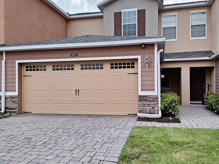 1017 Priory Cir — Photo 1