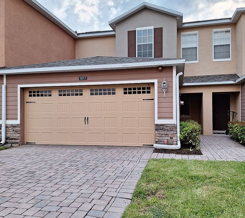 1st image of 1017 Priory Cir