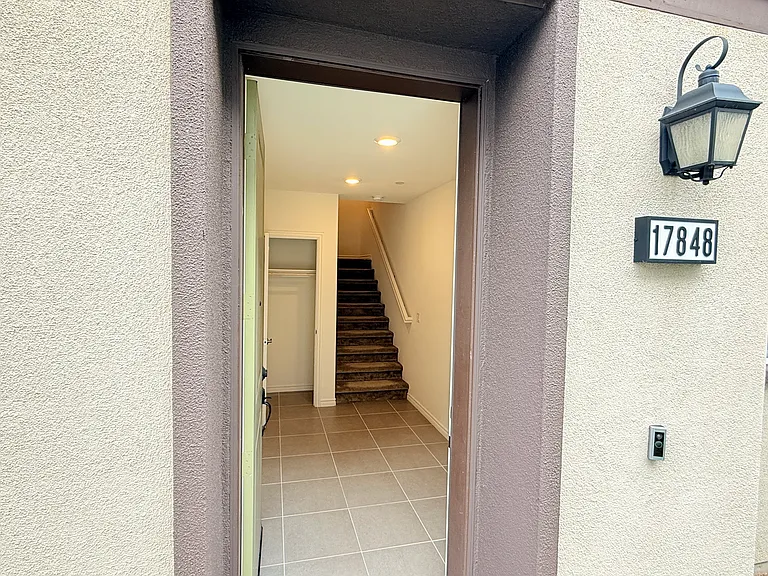 17848 Upton — Photo 12