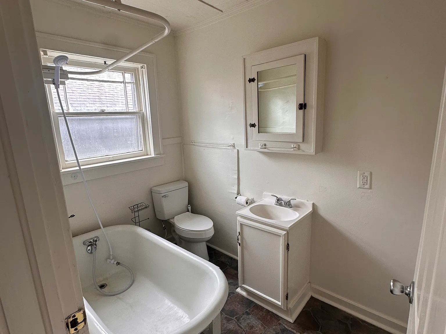 2 bed, $600 — Photo 1