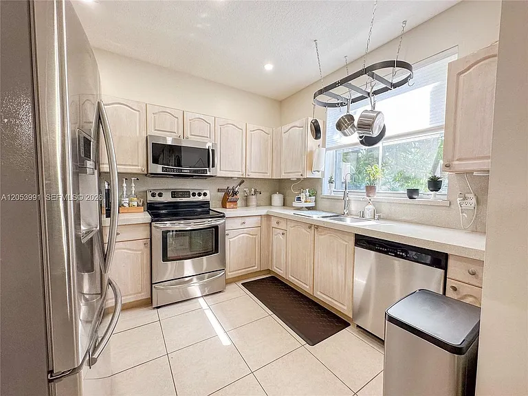 130 Riverwalk Cir #130 — Photo 2