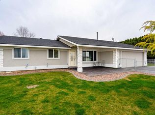 268 E Humorist Rd, Burbank, WA 99323