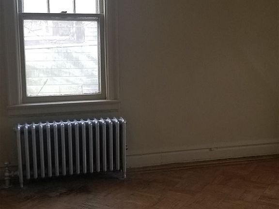 3rd image of 214 Mallory Ave APT 6