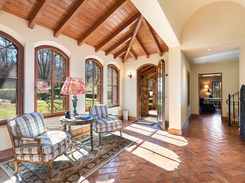 2110 Diamond Mountain Rd