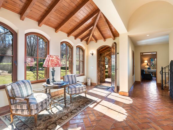 2110 Diamond Mountain Rd