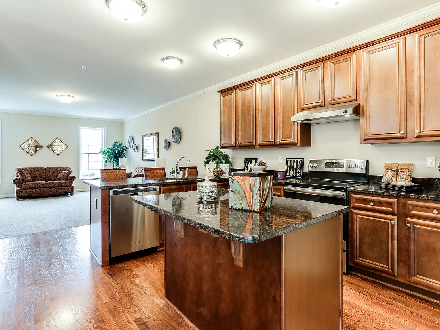 4 bed, 2.5 bath, 2000 sqft, $2,950 — Photo 4