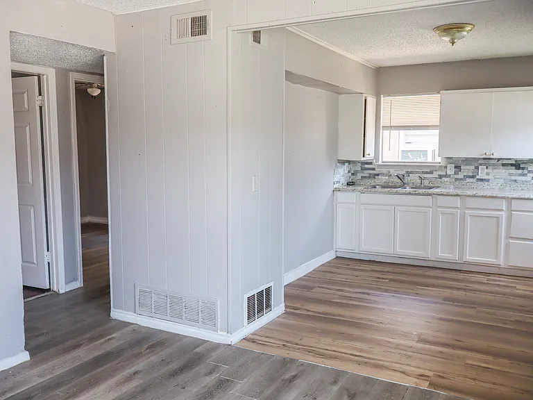 801 Roseanne St #15 — Photo 4