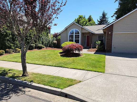 4th image of 1785 SE Dogwood Way