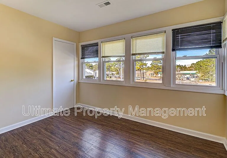 2504 Flint Dr — Photo 8
