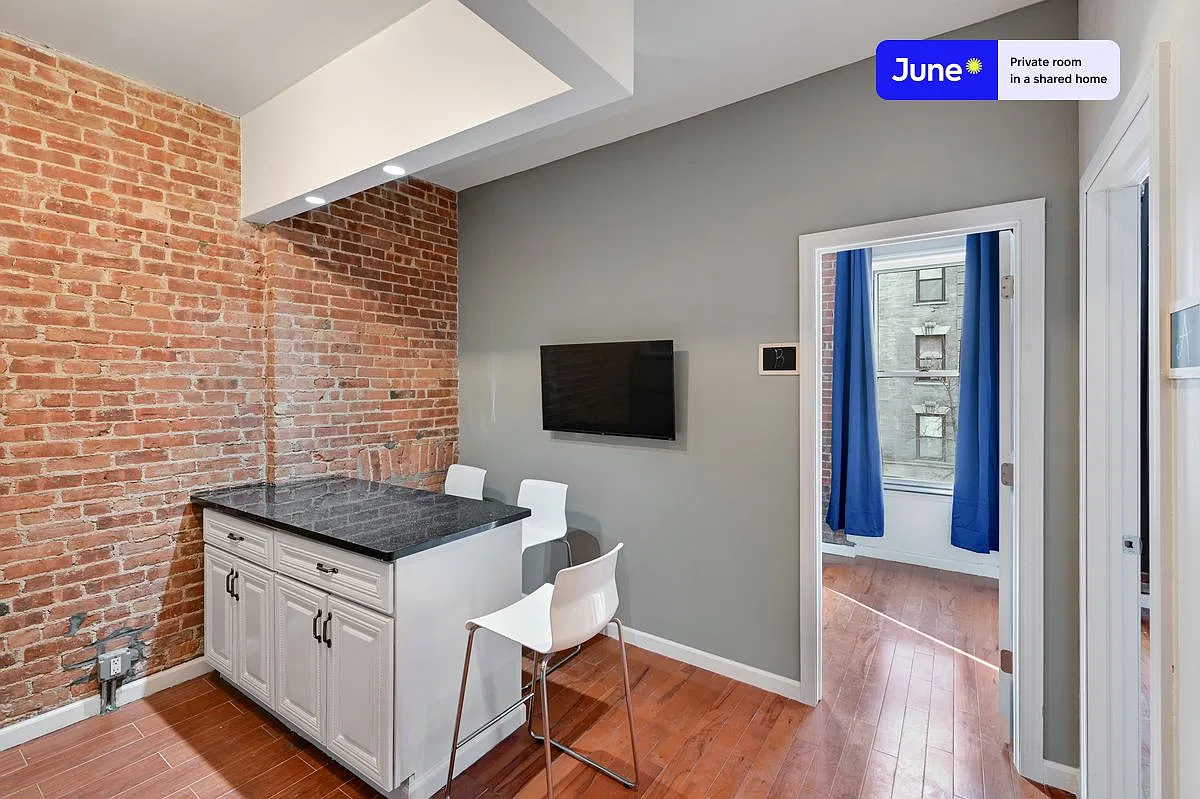 Full bedroom in 2 bed/1 bath home in Hell's Kitchen #850 B — Photo 4