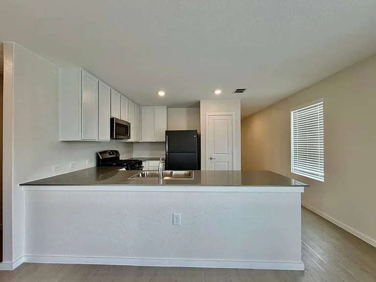1402 Bertha Br — Photo 5